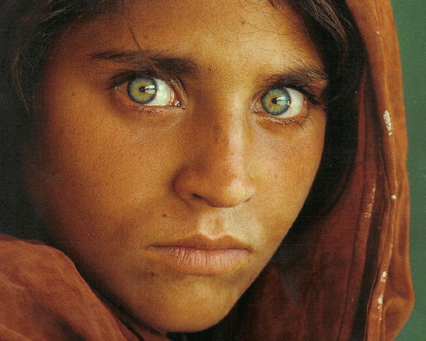 Volto di donna afgana
